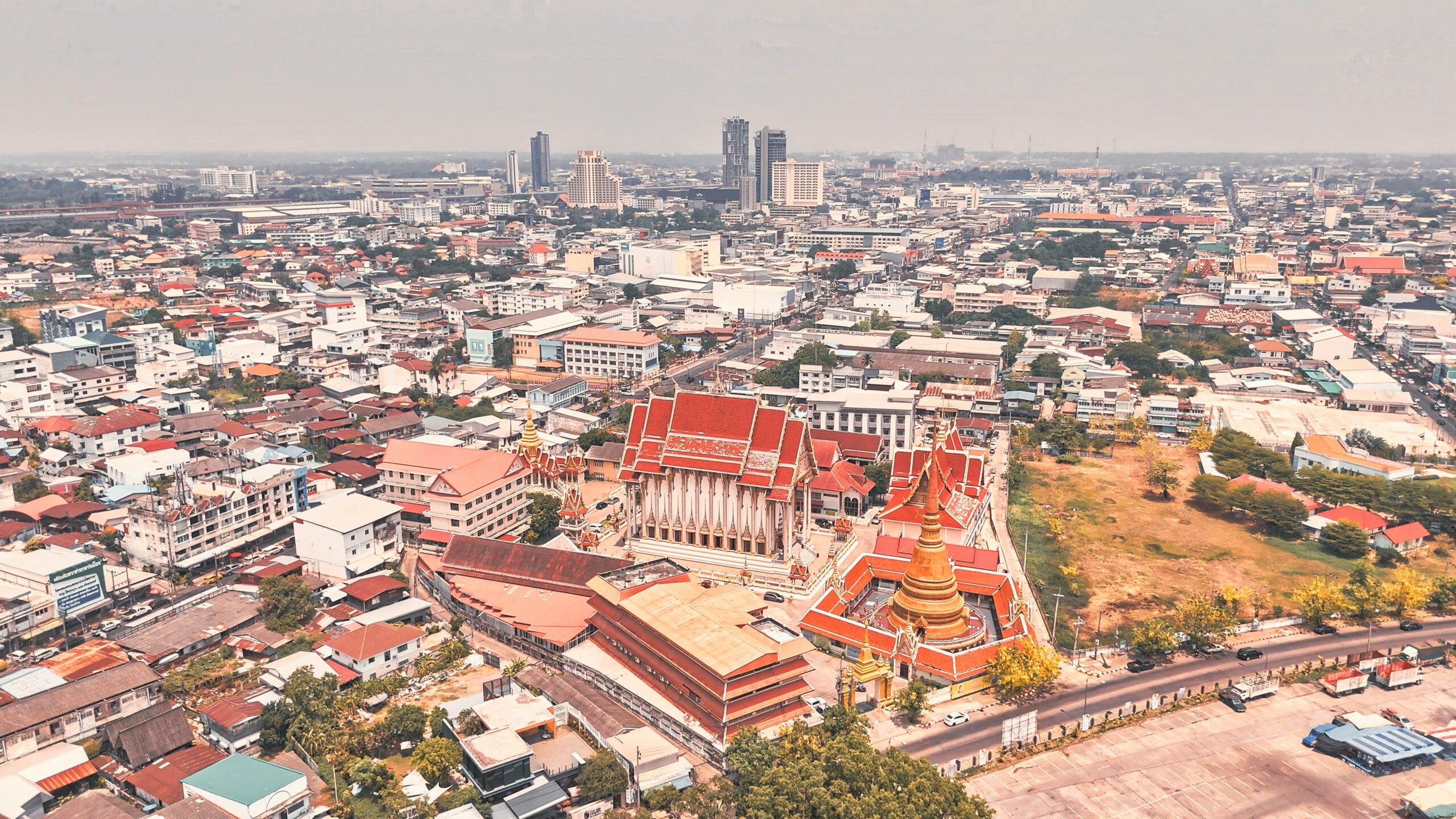 Best Travel Debit Card for Thailand for Australians (2026): Wise vs Up, ATM Fees & Cash Tips