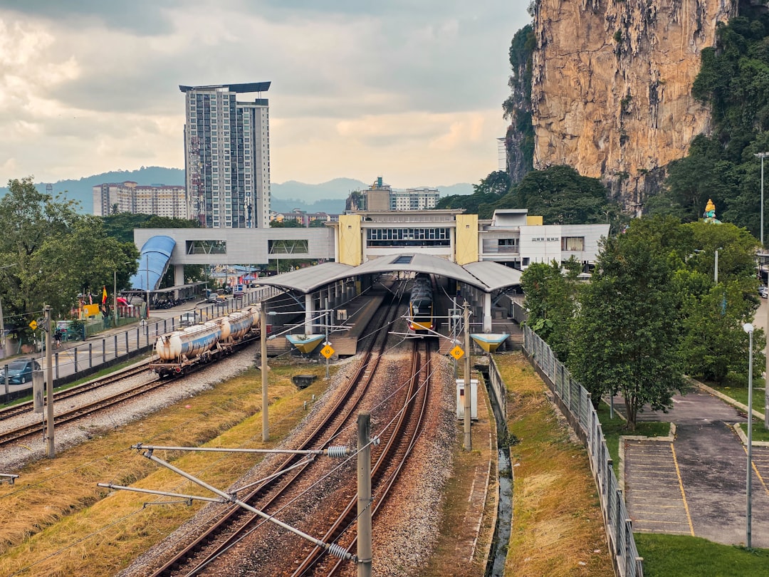 Best Travel Debit Card for Malaysia for Australians (2026): ATMs, Cash & FX Compared