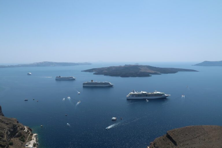 Greece Island Hopping Itinerary 2026: Best First Cyclades Route