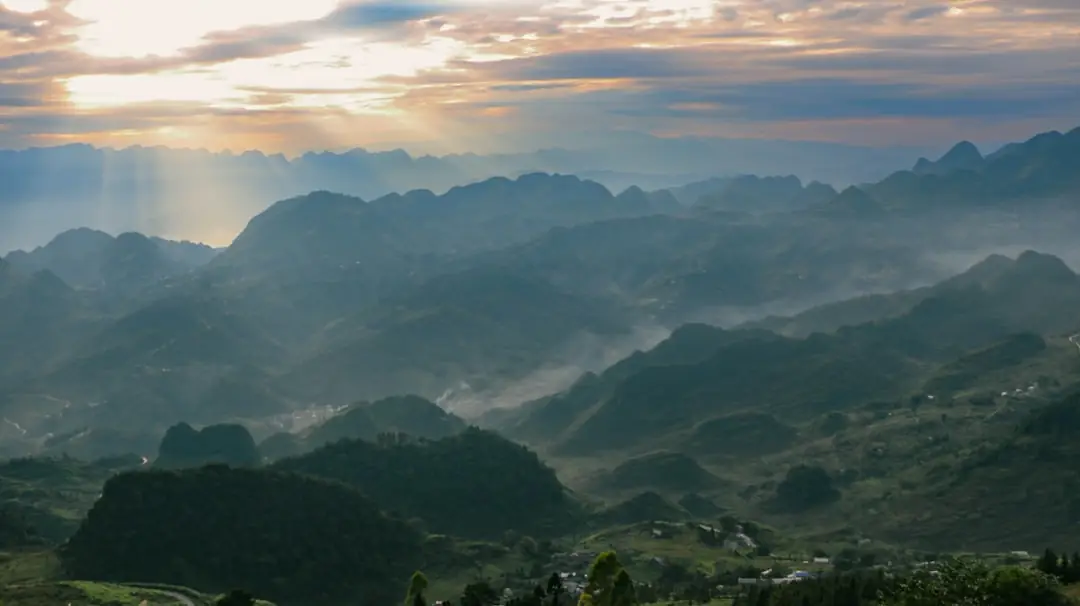 Ha Giang Loop Guide 2026: Route, Safety, Easy Rider or Self-Ride?