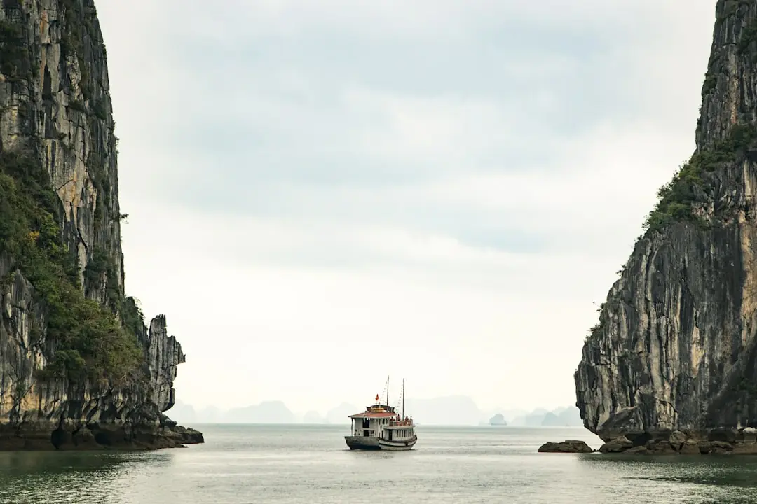 Hanoi to Ha Long Bay or Cat Ba 2026: Cruise, Bus, Transfer or DIY?