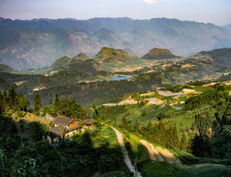 Hanoi to Sapa 2026: Bus, Sleeper Train, Limousine Van or Private Transfer?