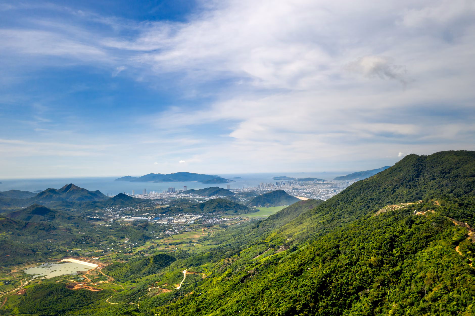 Hoi An to Hue 2026: Bus, Train, Private Driver or Hai Van Pass Tour?