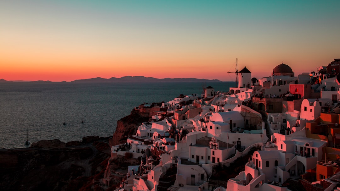 15 Best Things to Do in Santorini 2026: Caldera Views, Villages, Beaches and Boat Trips