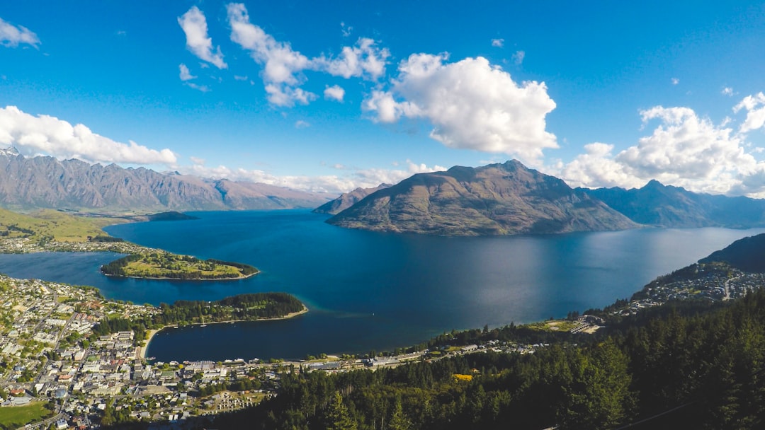 Where to Stay in Queenstown 2026: Best Areas for Backpackers, Views and Road Trips